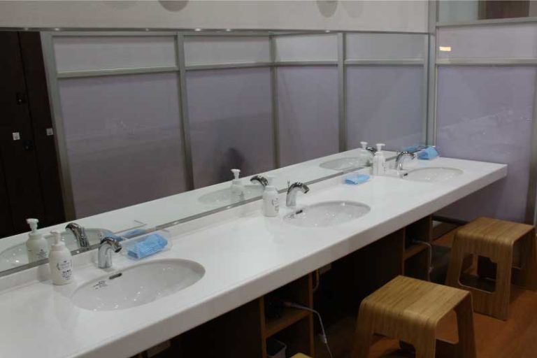 パウダールーム